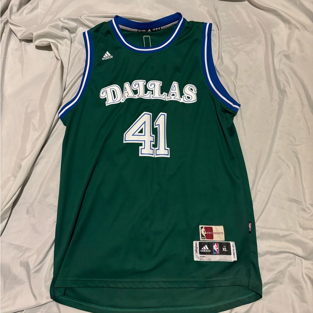 NBA vintage Dallas Mavericks Dirk Nowitzki size XL basketball jersey beautiful